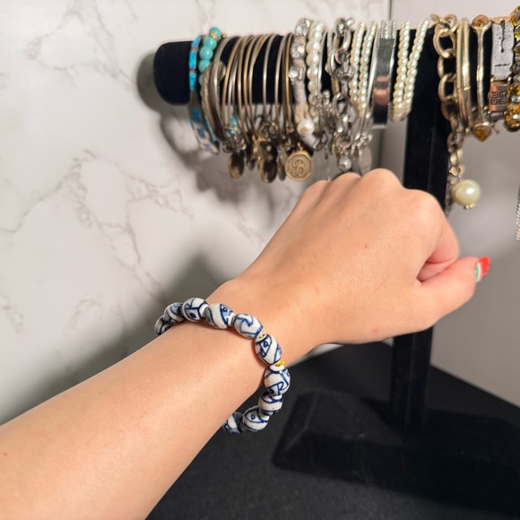 Blue and White Beaded Bracelet - Picture 2 of 3